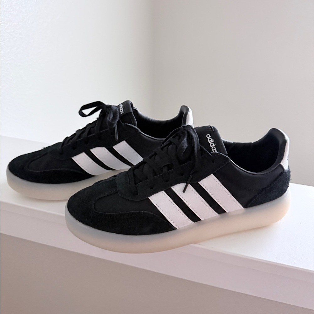 Adidas Black and White Womens Athletic Shoes Sz 9